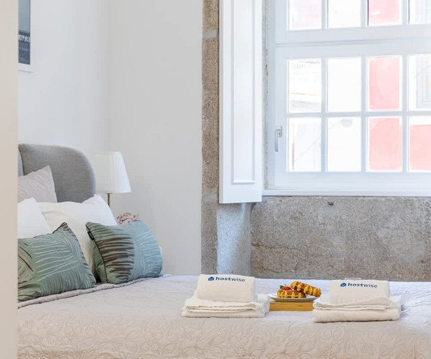 Modern & Trendy Flat by HostWise