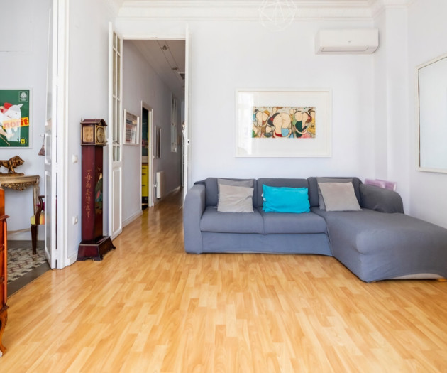 Spacious and bright, in Valencia Ensanche.