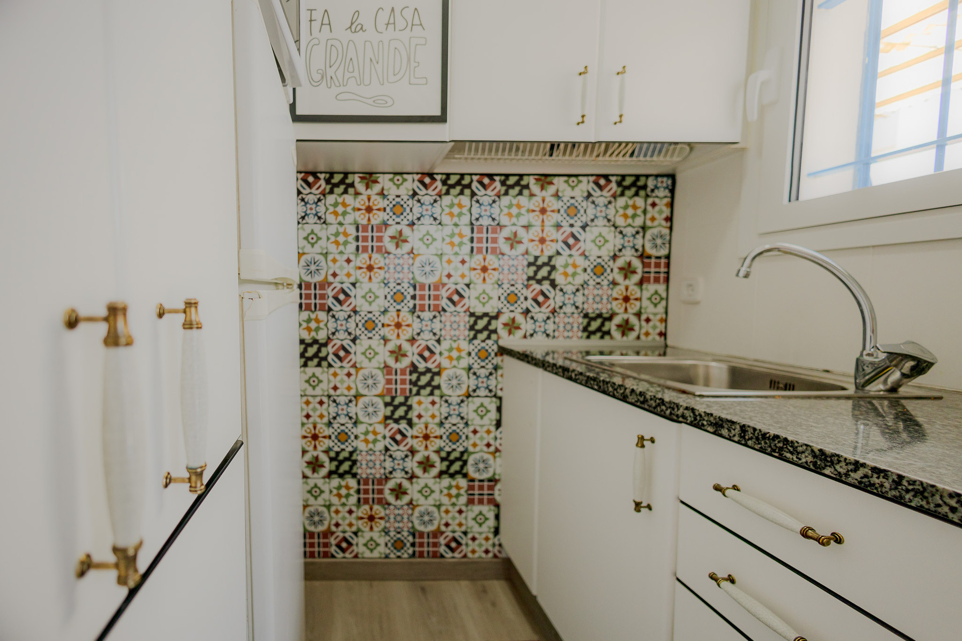 Kitchen with tiled backsplash and sink