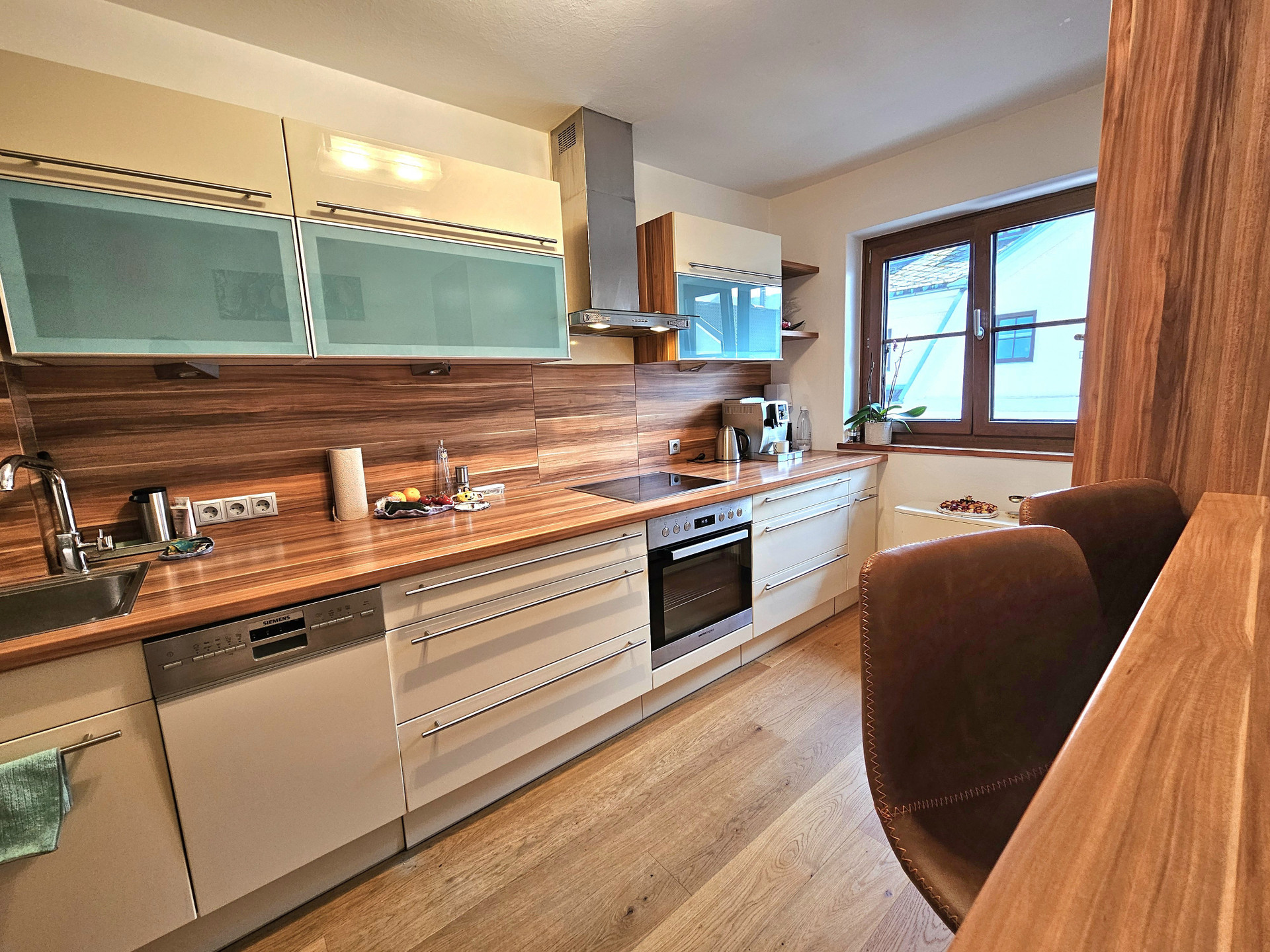 Kitchen with bar area