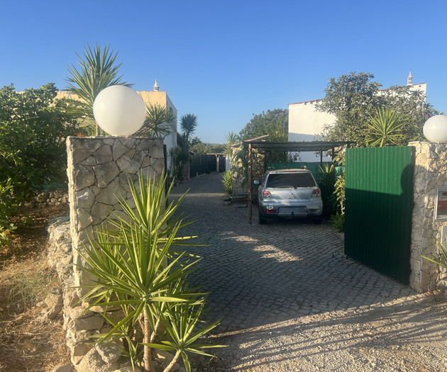 4T House with a camin, big pool + BBQ place