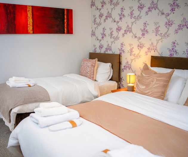 Modern & Spacious 4-Bedroom Residence in Crumpsall