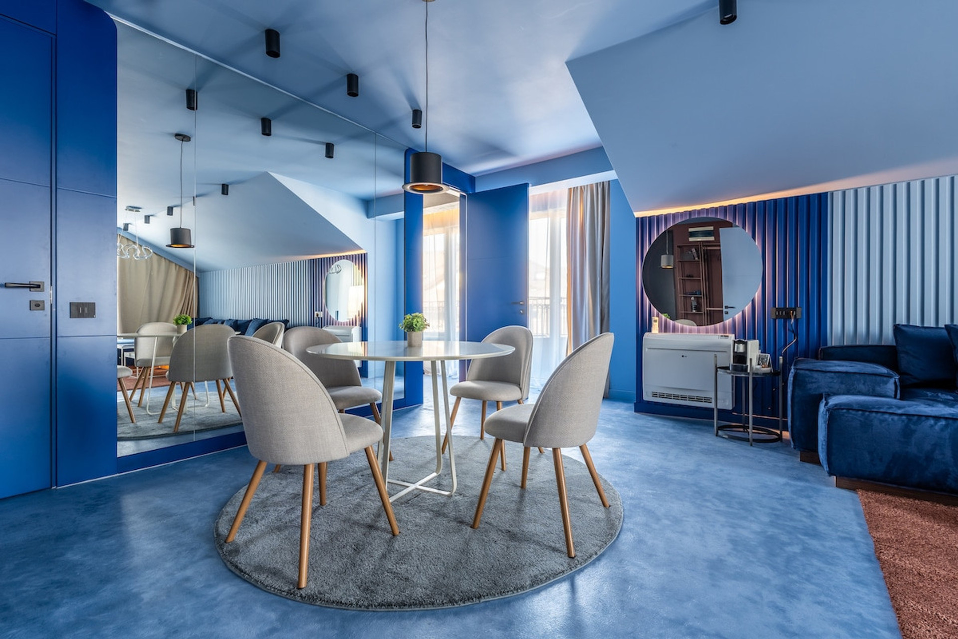 Dining area image 2