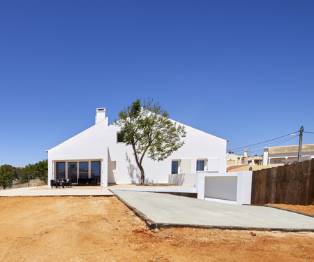 House in the countryside 2.6 km from the beach