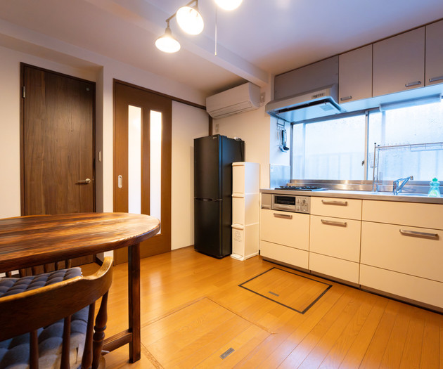Kitchen with dining area and appliances