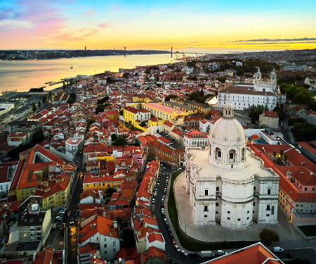 Fantastic 3-bedroom apartment & terrace in Alfama