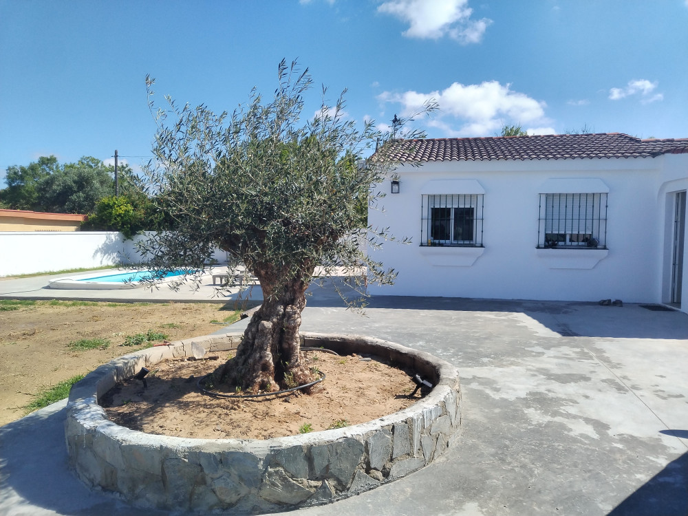 ELIÁ Stylish Holiday Chalet with Private Pool, BBQ preview