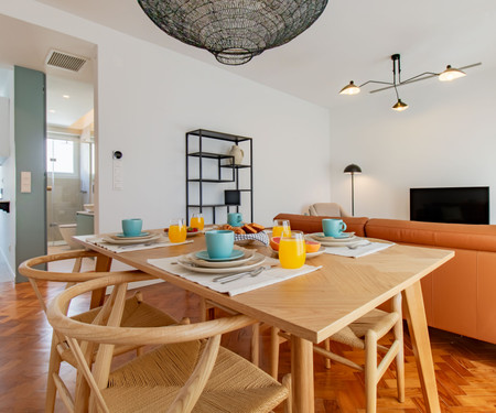 Charming 1-Bedroom Apartment in Algés