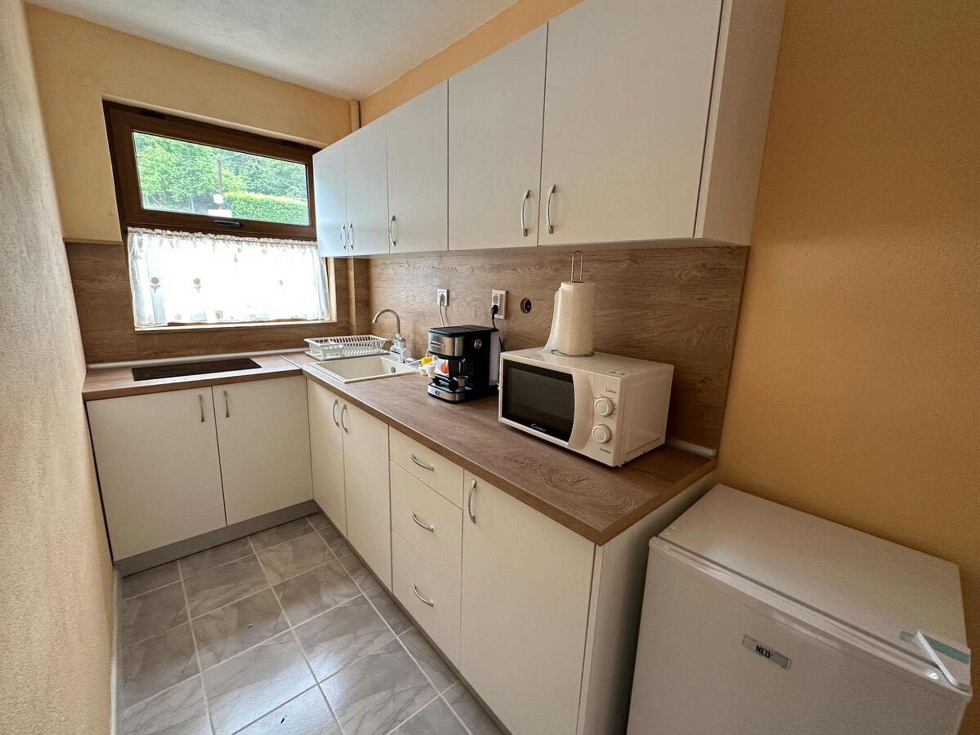 Full kitchen image 2