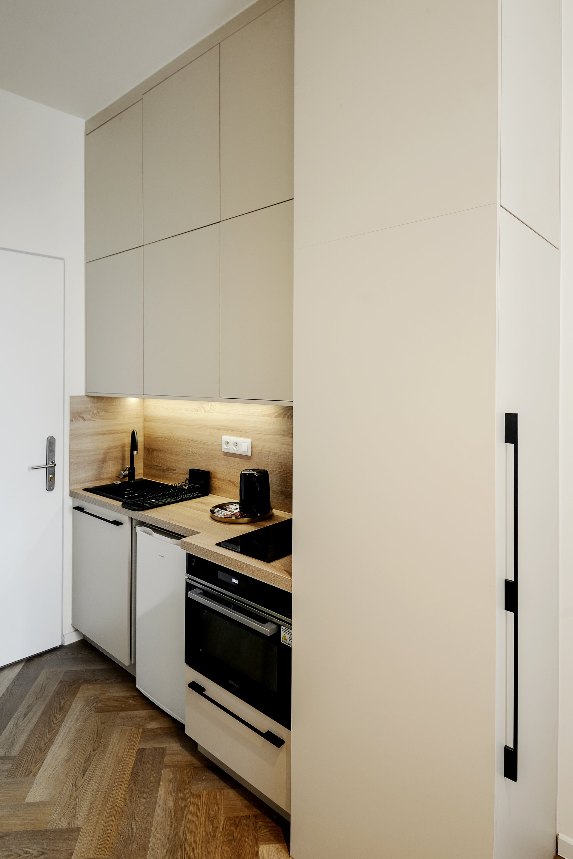 Compact modern kitchen with oven
