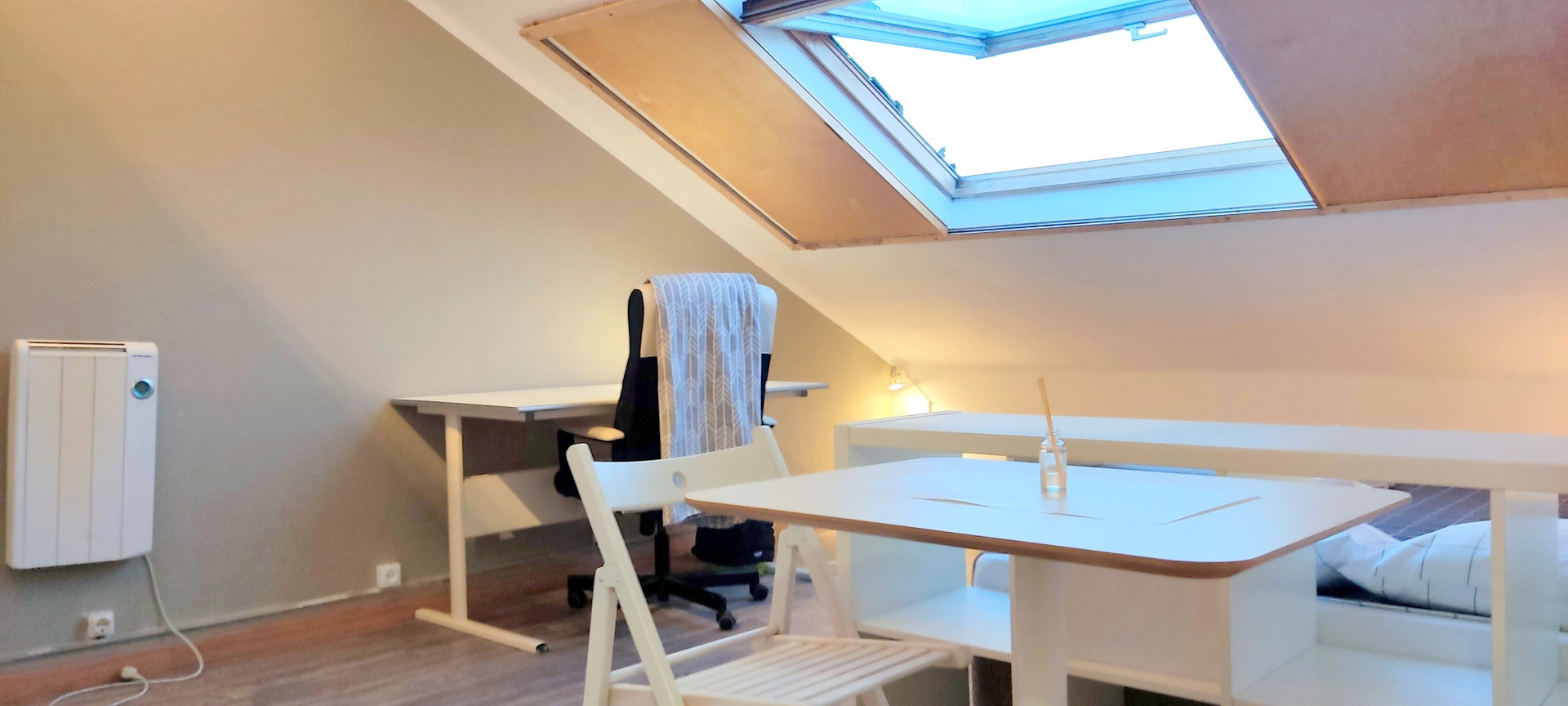 CQ11❤️Cozy Room with Double Bed & Large Window