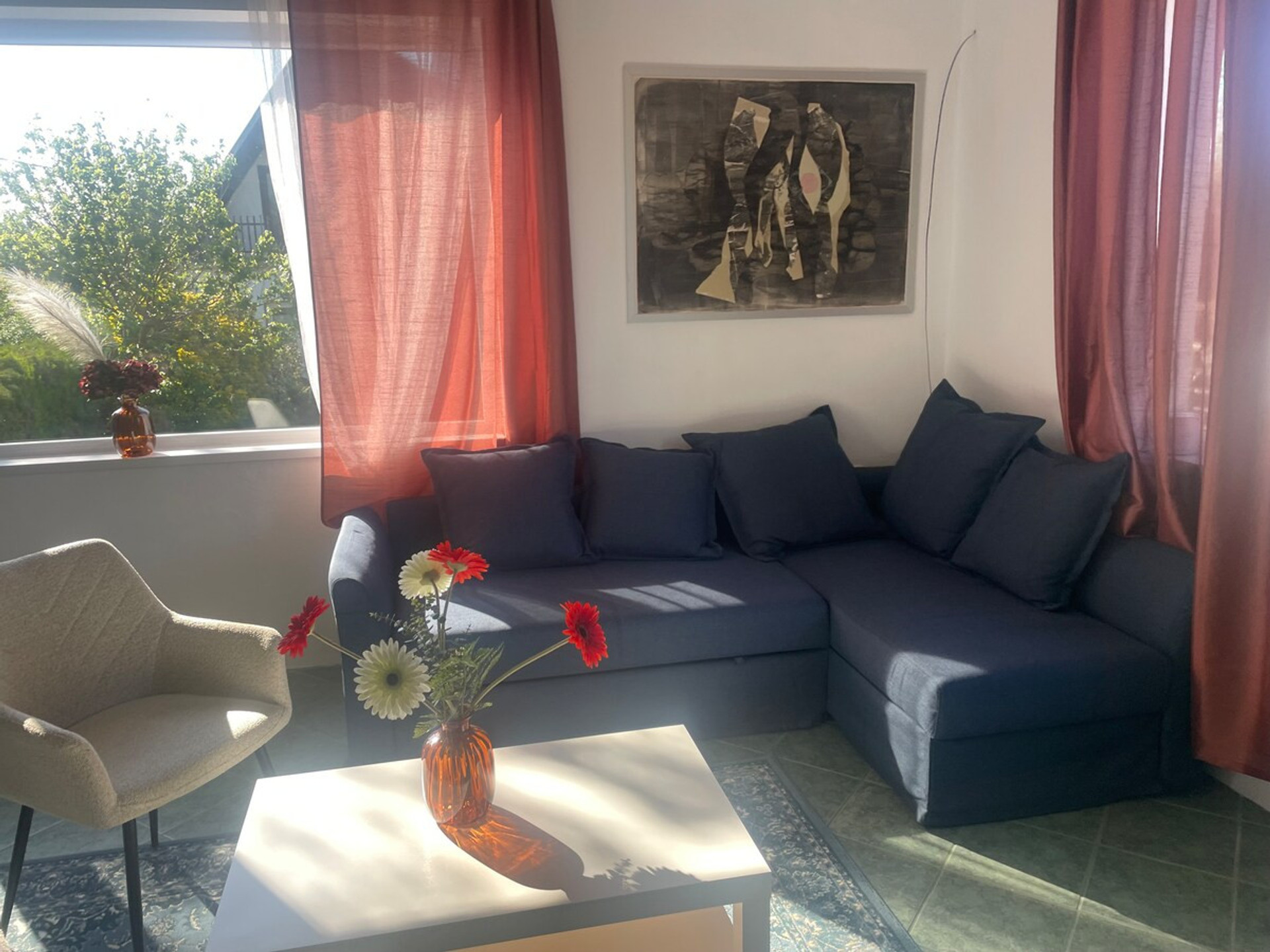 Living room image 2