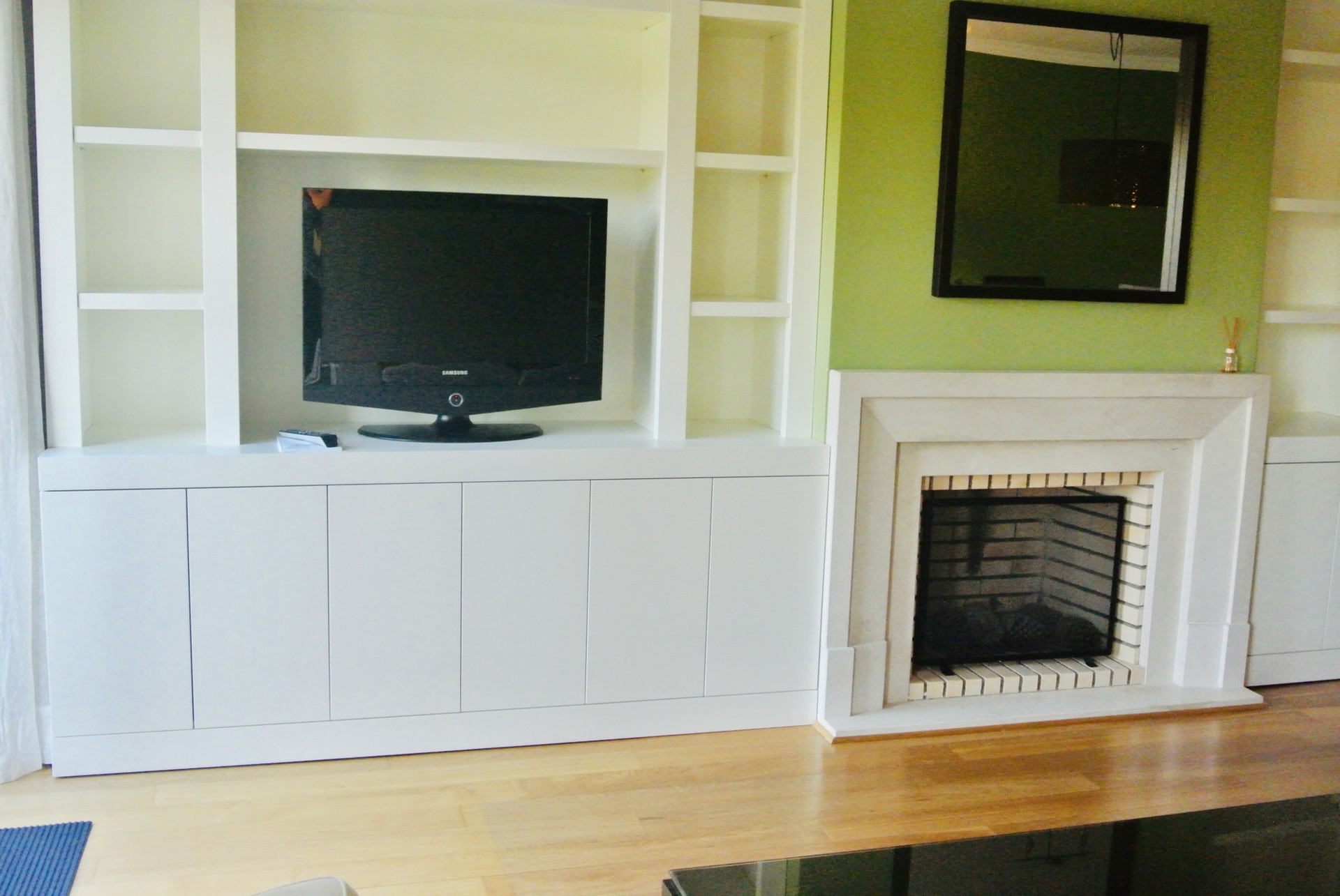 Living Room with fireplace and central heating