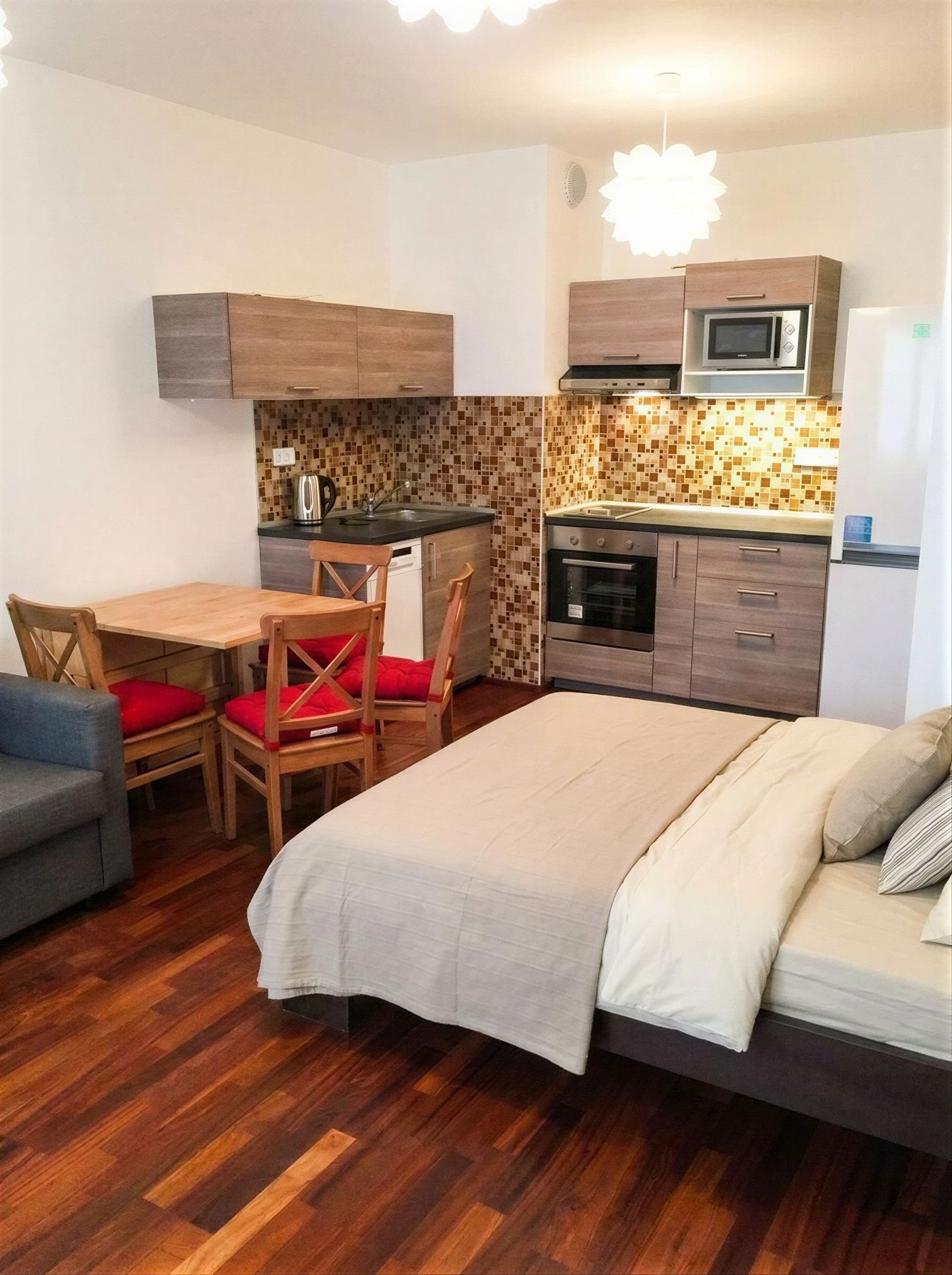 Studio with bed and kitchen