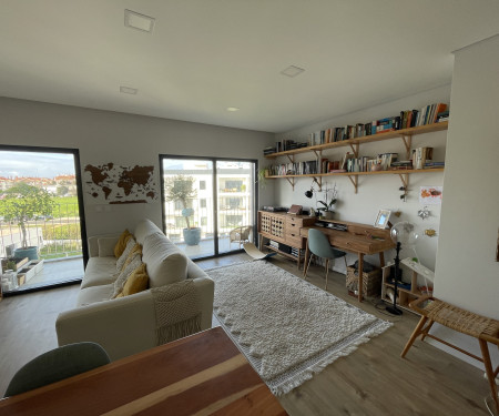 Light-filled apartment with pool