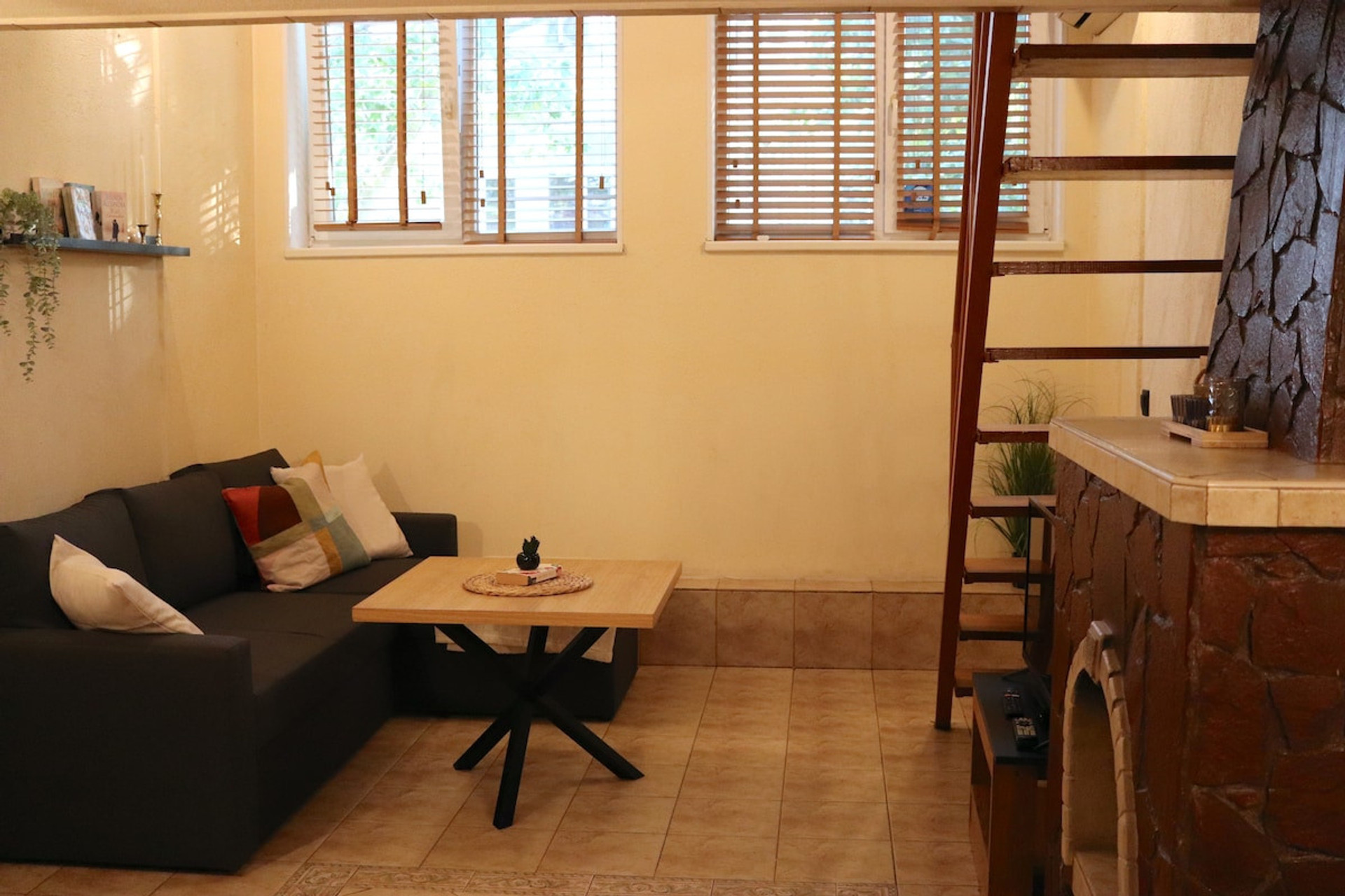 Living room image 3