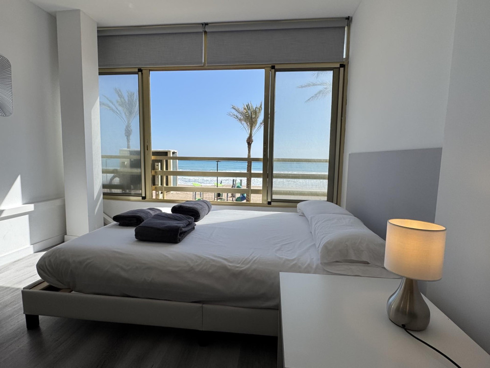 Beachfront studio with stunning views and all amen preview
