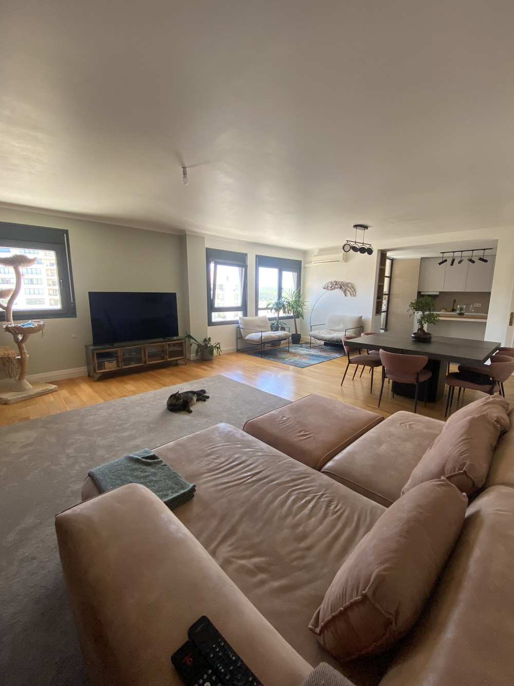 Cool apartment, great condo, premium location preview