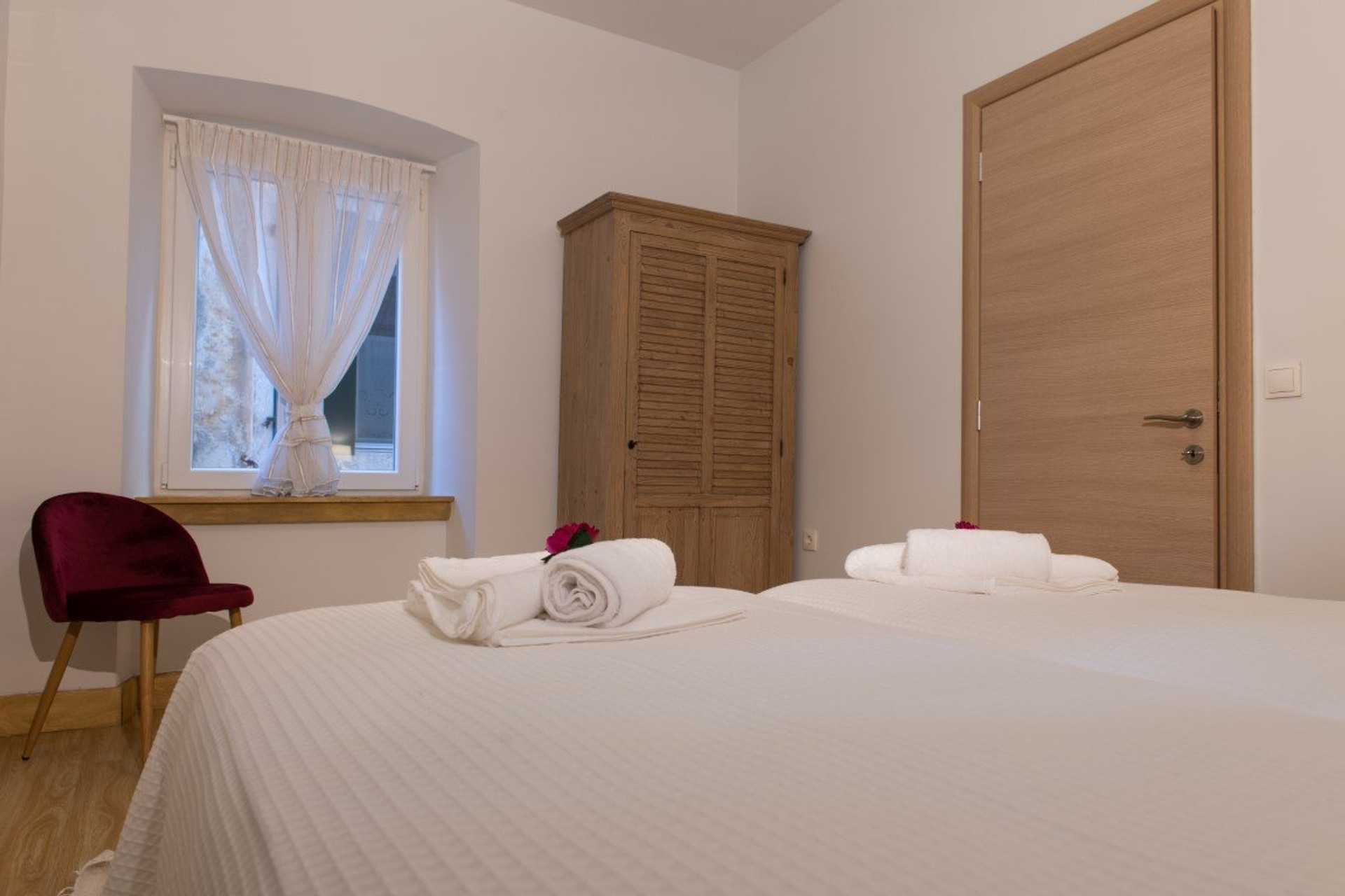 Twin bedroom with wardrobe
