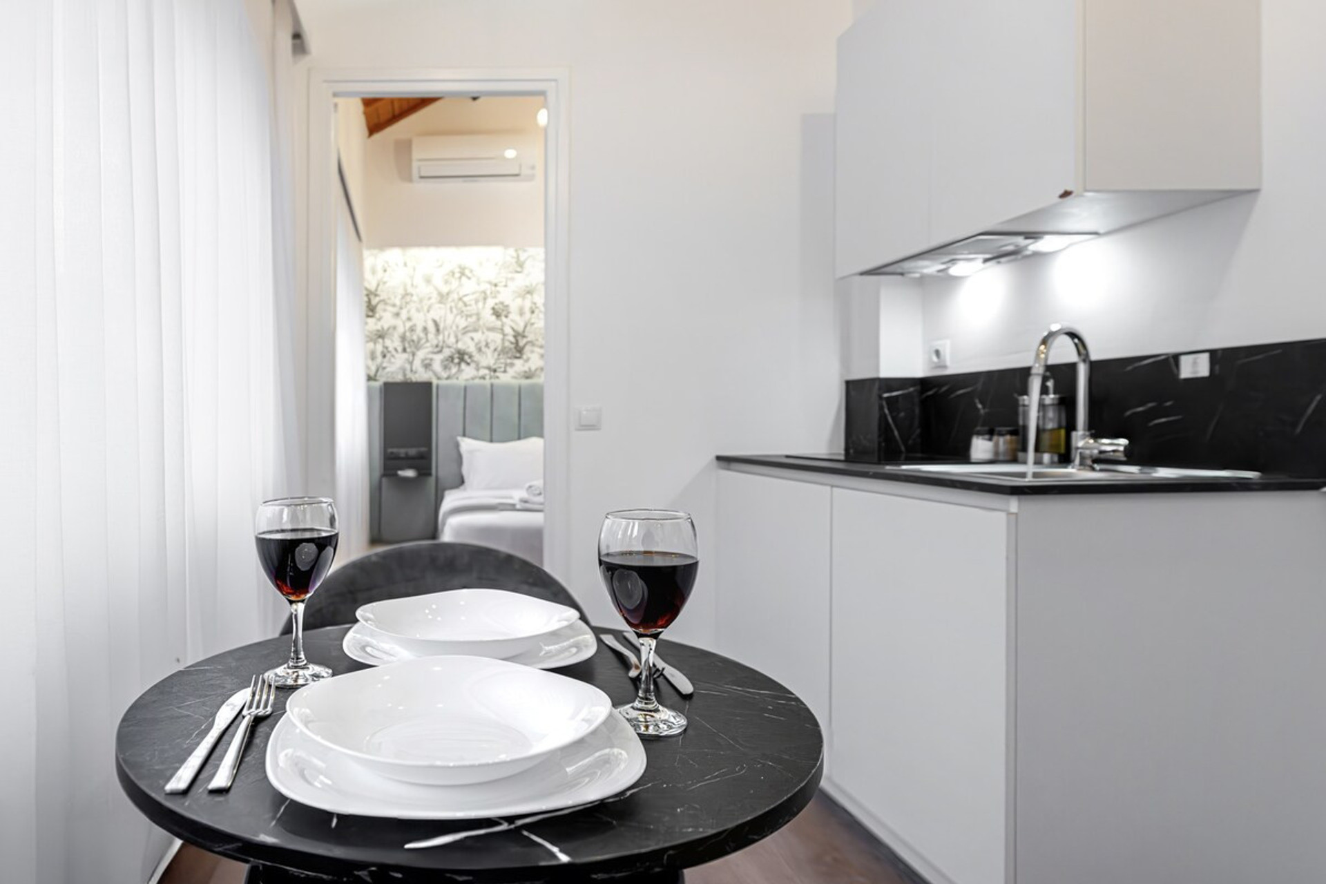 Dinning area & Kitchenette