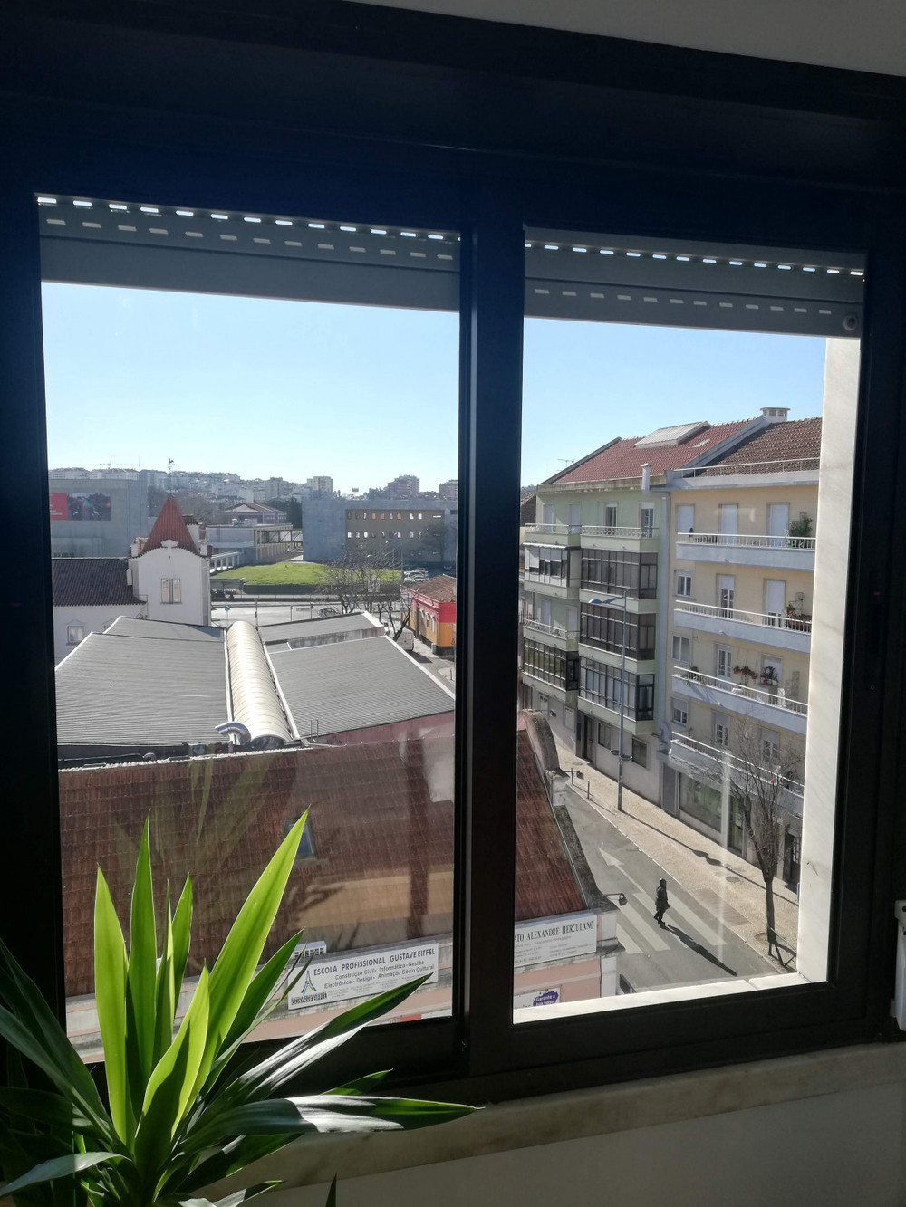 Sunny Double Room in 5 room flat