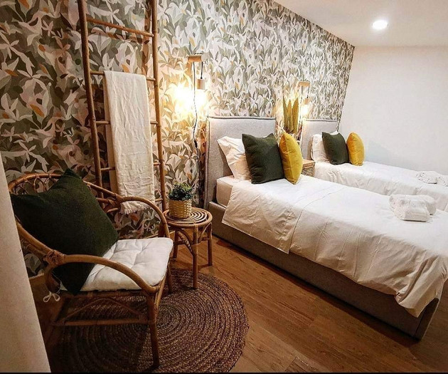 Luxury 5‑Bedroom Villa with Pool and Garden