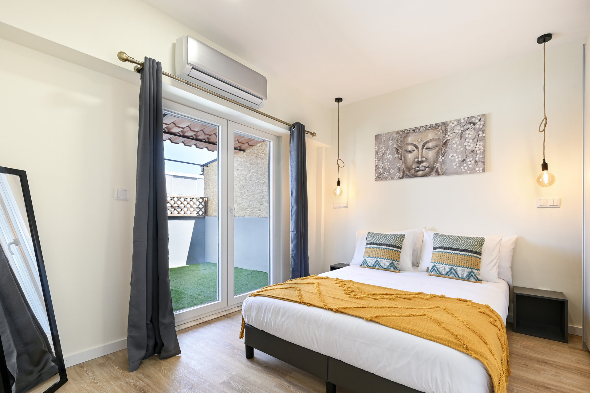Quarto com cama de casal