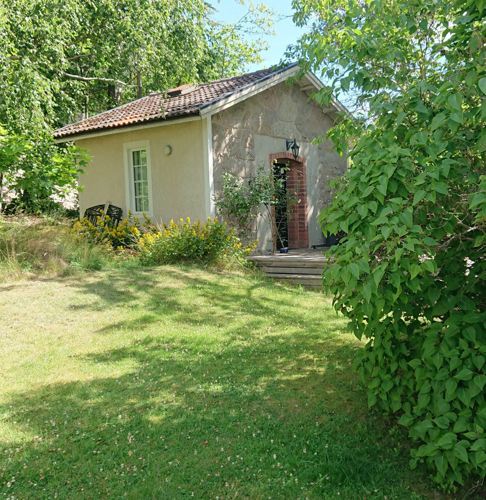 Tiny house in tranquil area close to city preview