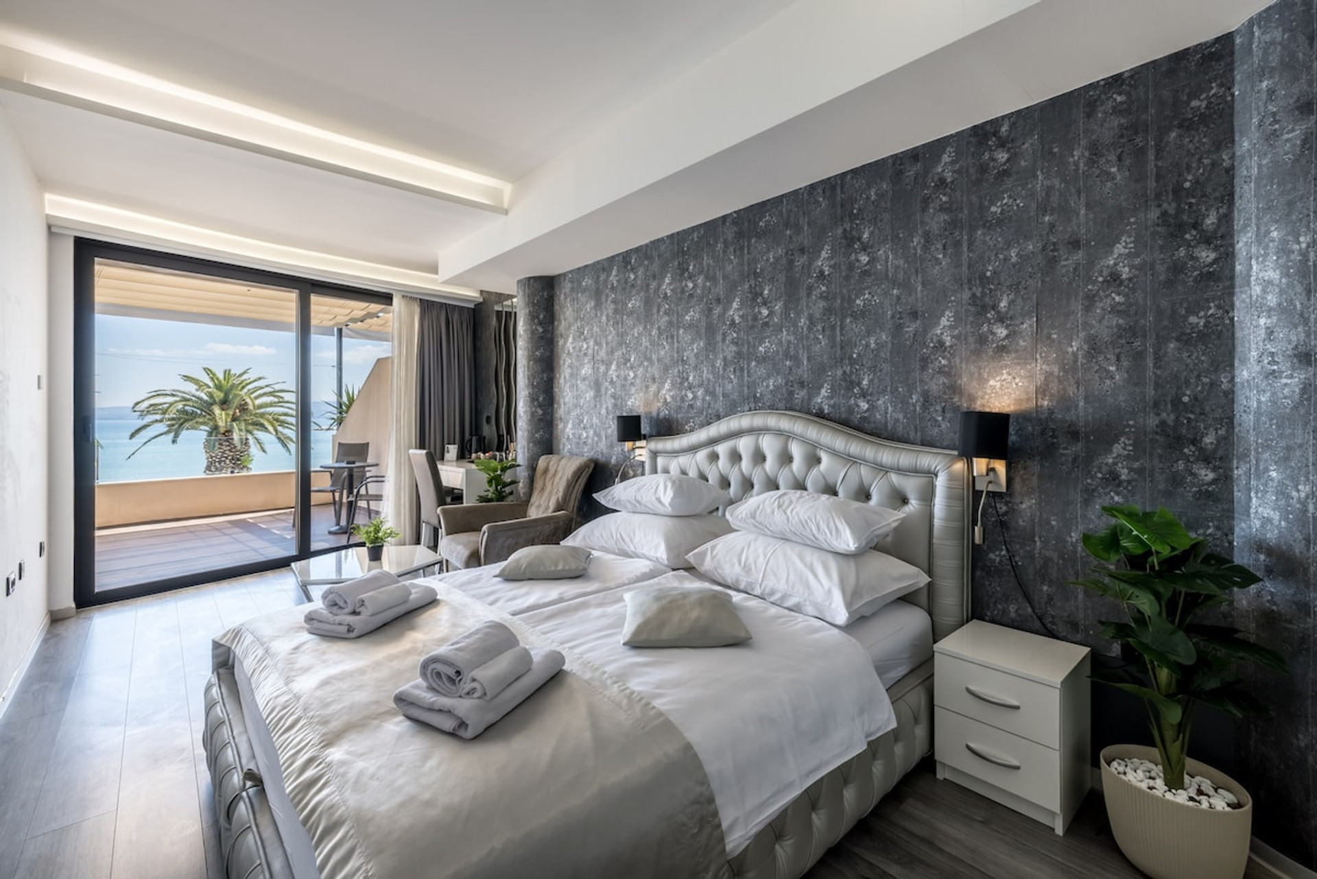 A bedroom with a queen-size bed with the possibility to add a rollaway/extra bed.