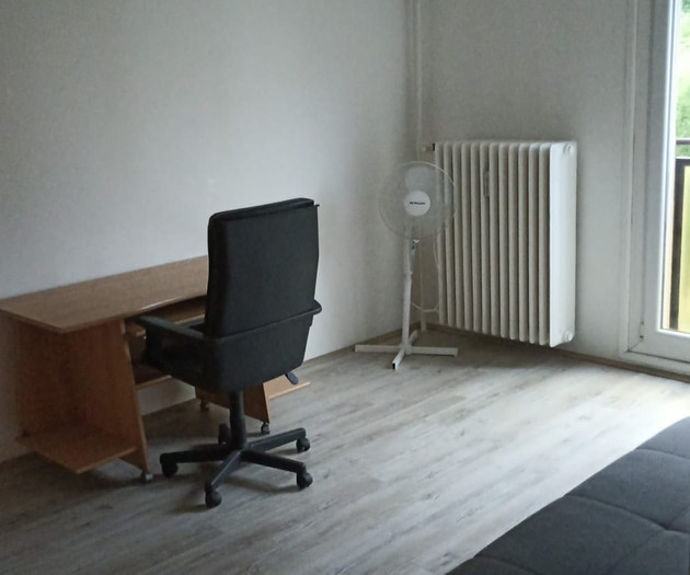 2-bed flat 3-min  from PTE Med School, move-in now