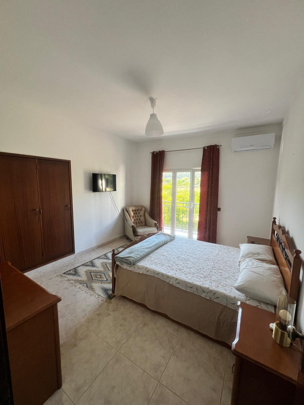 Furnished room with all the amenities preview