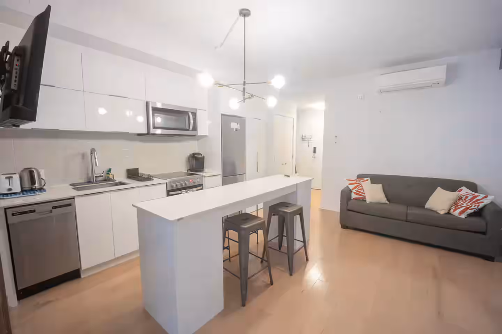 Charming 1bdr apartment Downtown/parking preview
