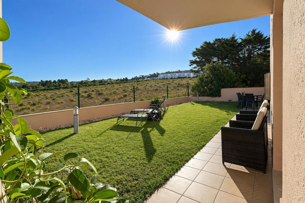 Sunny 2-bedroom, garden, pool & walk to beach preview
