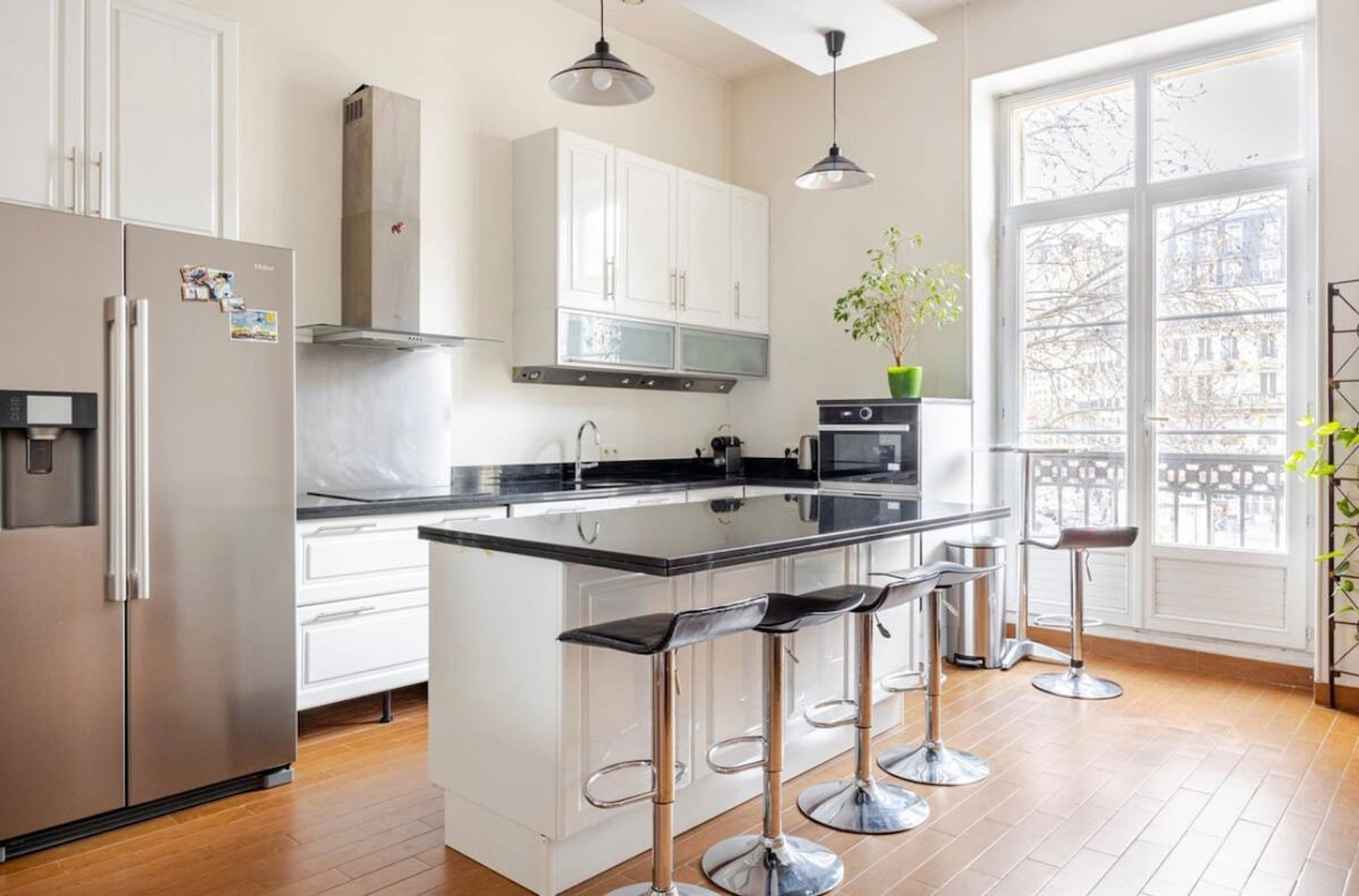 Full kitchen image 1
