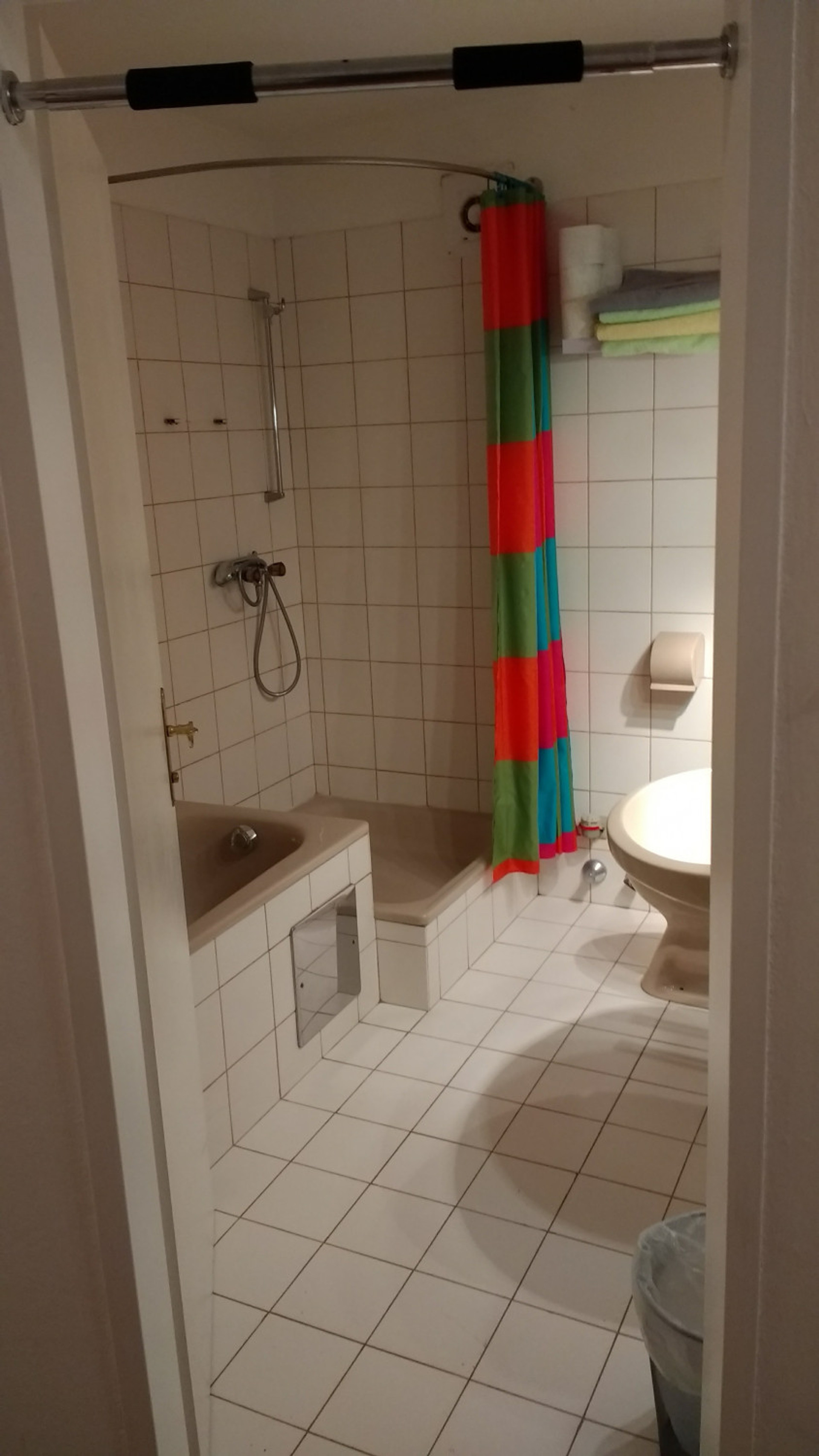 Bath tub