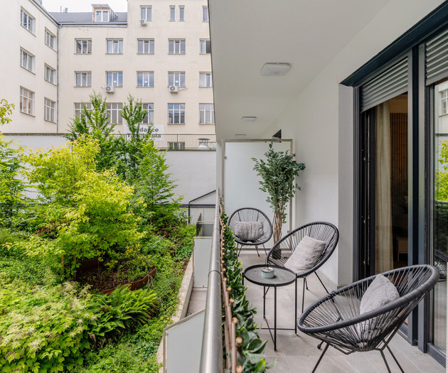 Stylish Apartment with Balcony, Garage & Cleaning