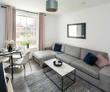 Sunny 2B/1B Flat near London Bridge