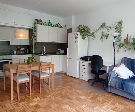 Bright apartment with trees in Barcelona