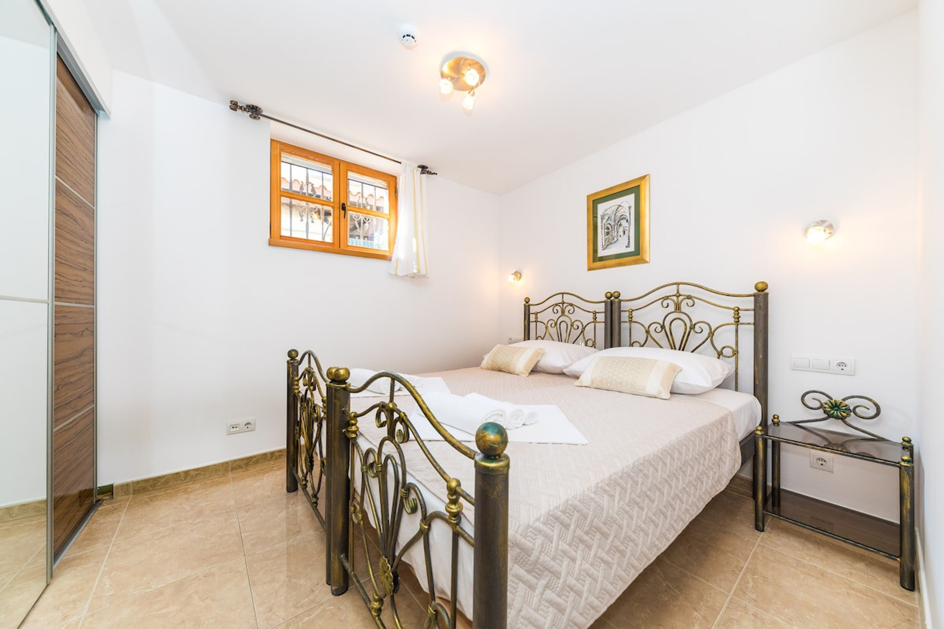 Bedroom with two single beds.