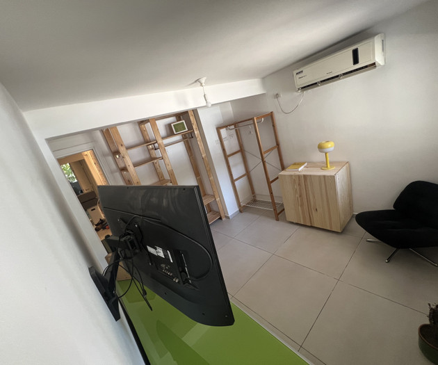 Quiet, large, bright Apartment in Tel Aviv