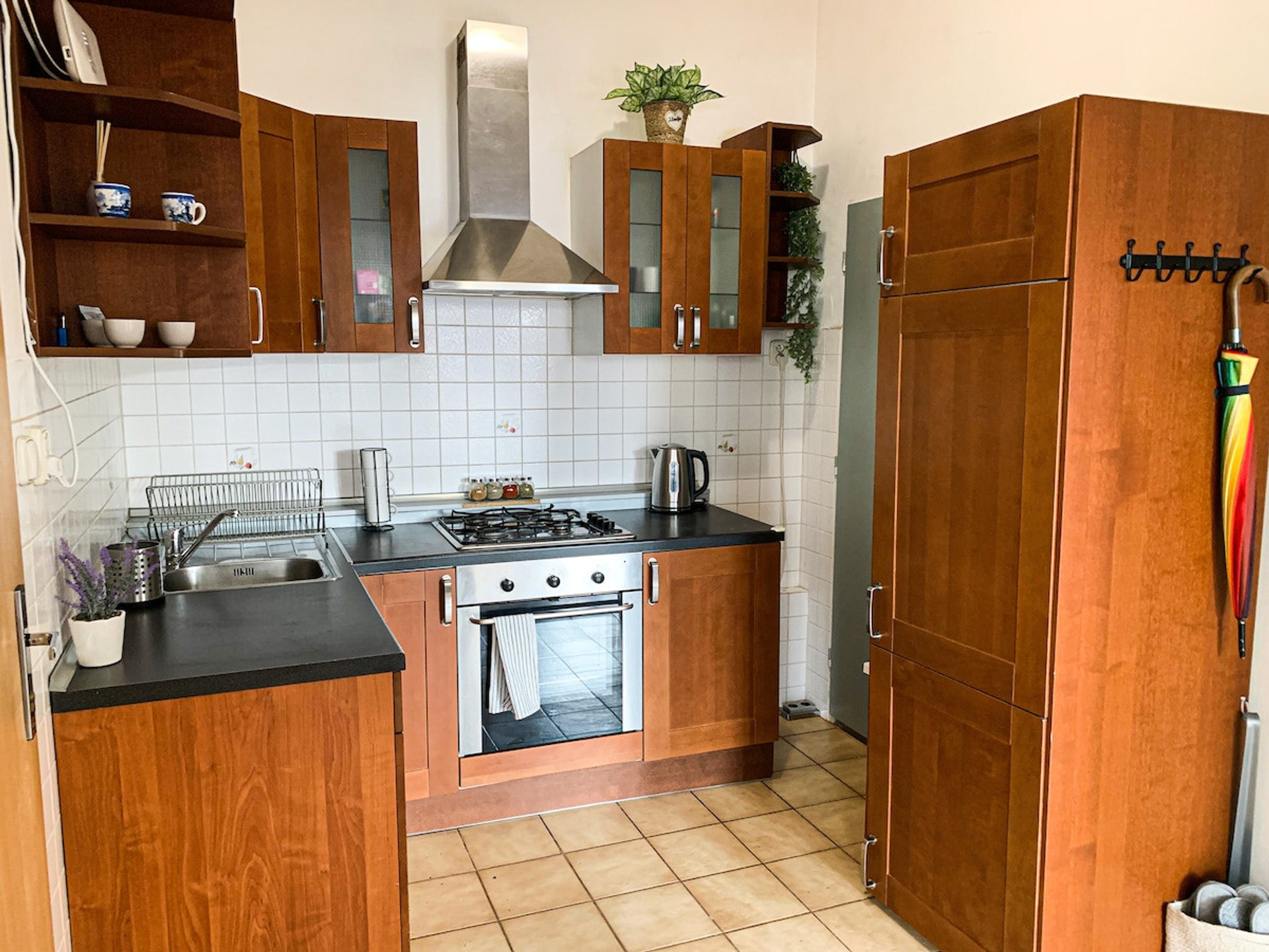 Full kitchen image 1