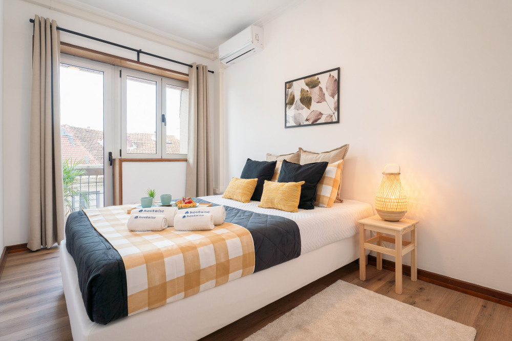 Stylish Modern Flat W/ Balcony preview