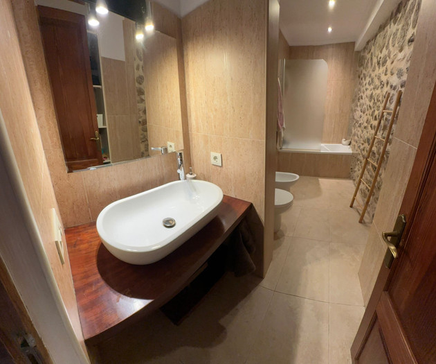 Casa acogedora con amplia terraza y Jacuzzi.