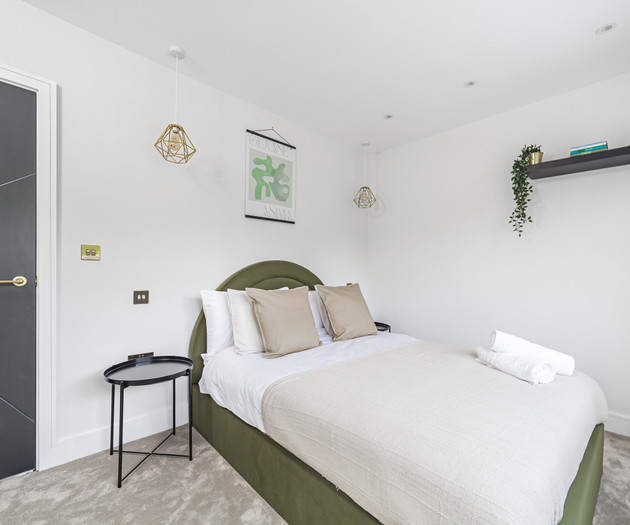 Lux 2BR Penthouse w/ Free Parking Terrace, Wembley
