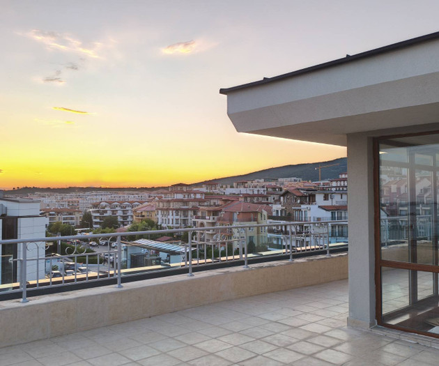 Sea View Penthouse • 3BR • 96m² Terrace • Pools