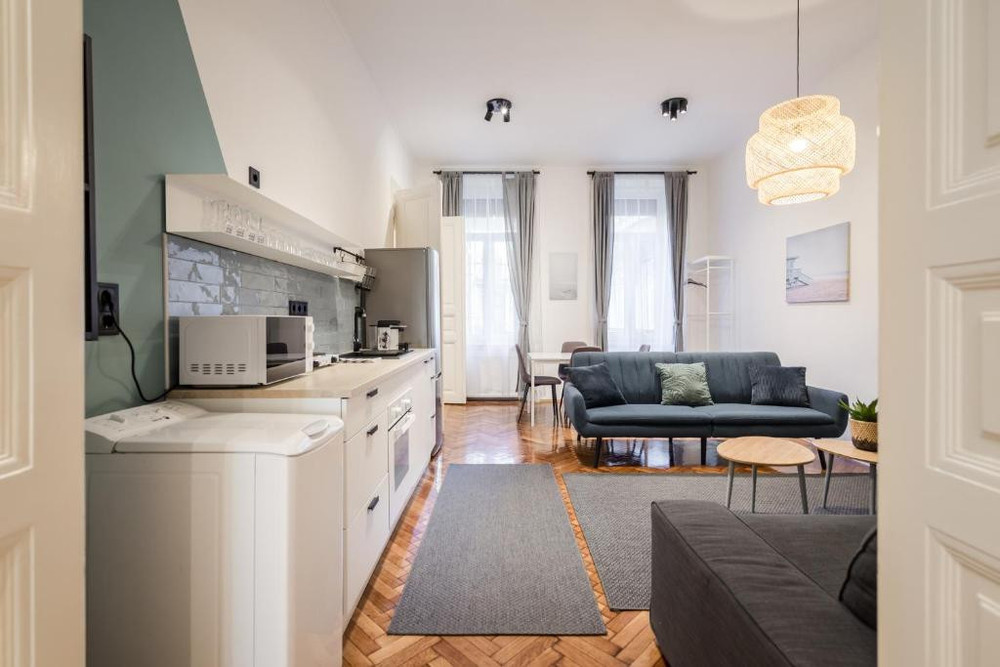 4-bedroom + 2-bathroom spacious flat near to SOTE
