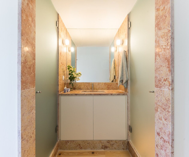Full bathroom