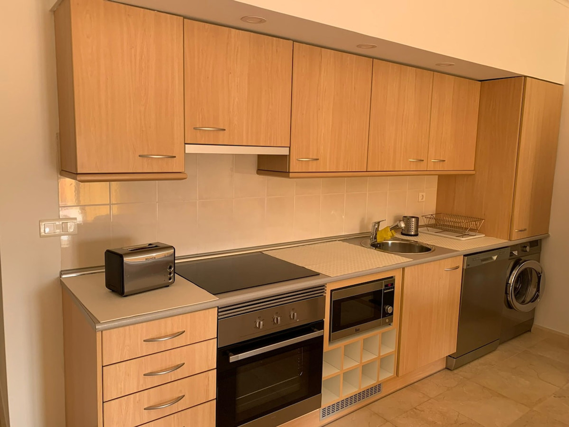 Full kitchen