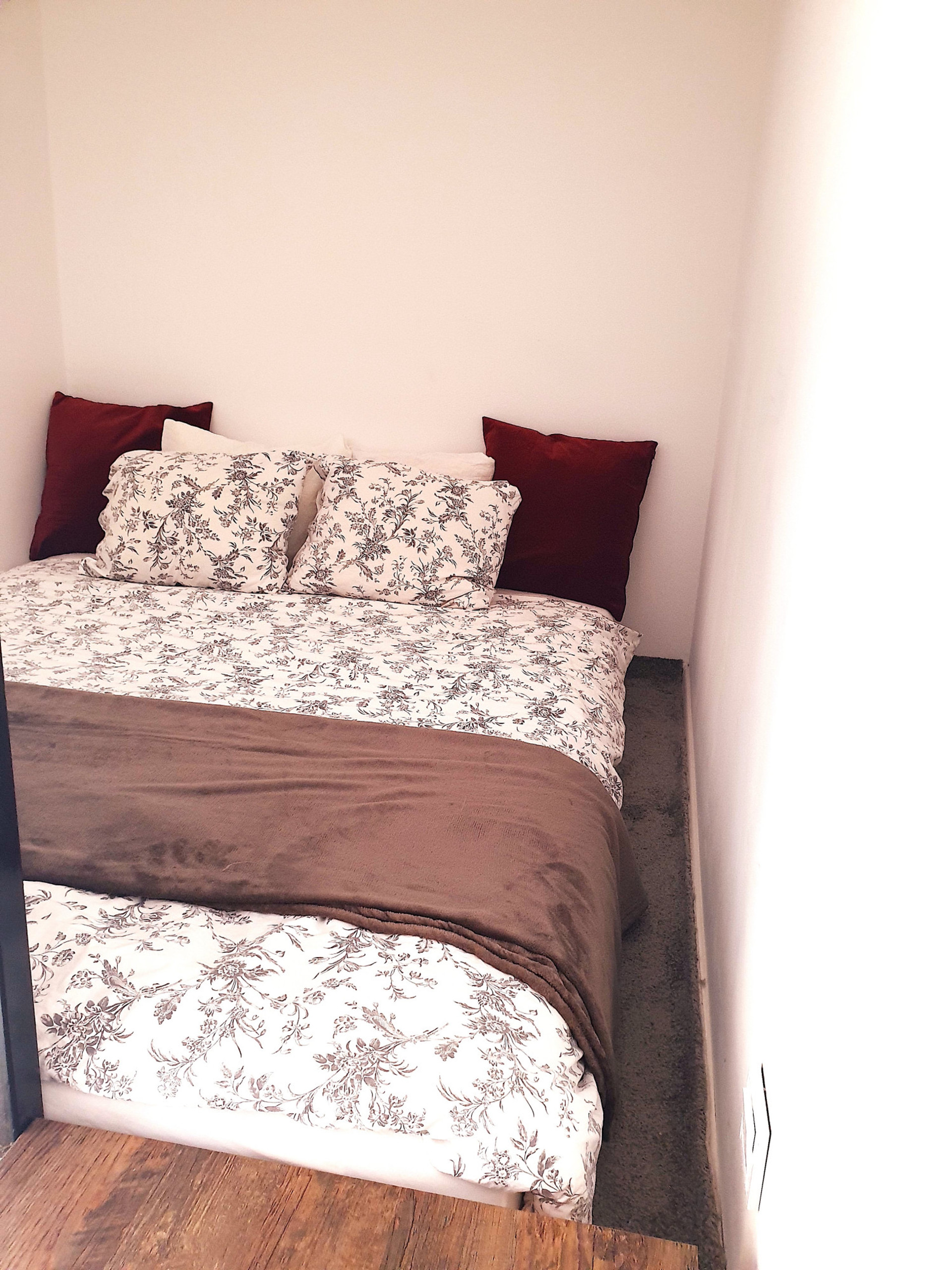 1,60 x 2,00meter bed, up gallery bedroom 
