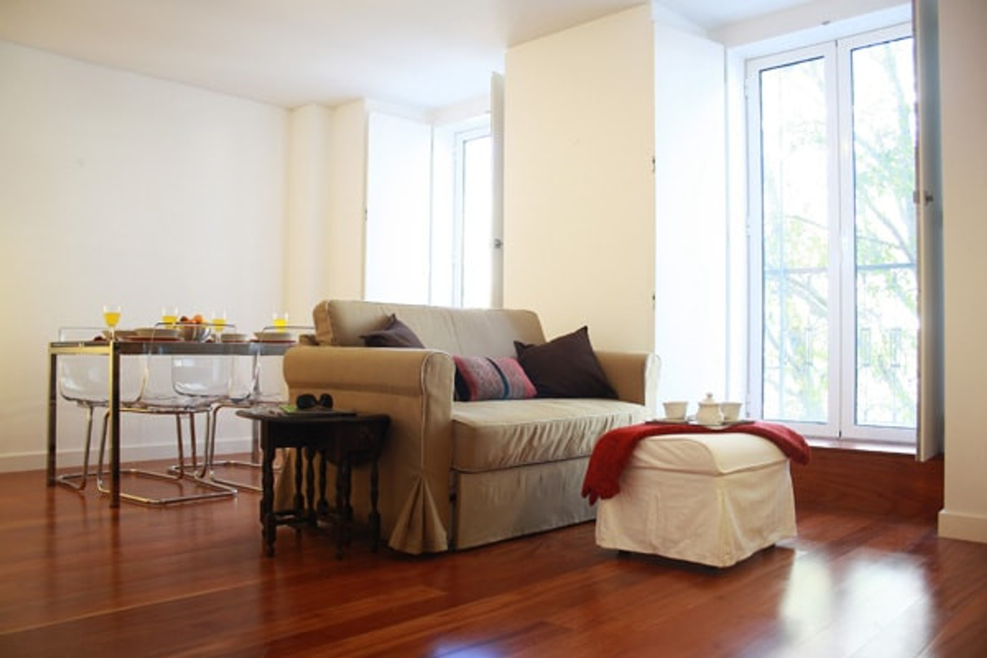 Living room image 5